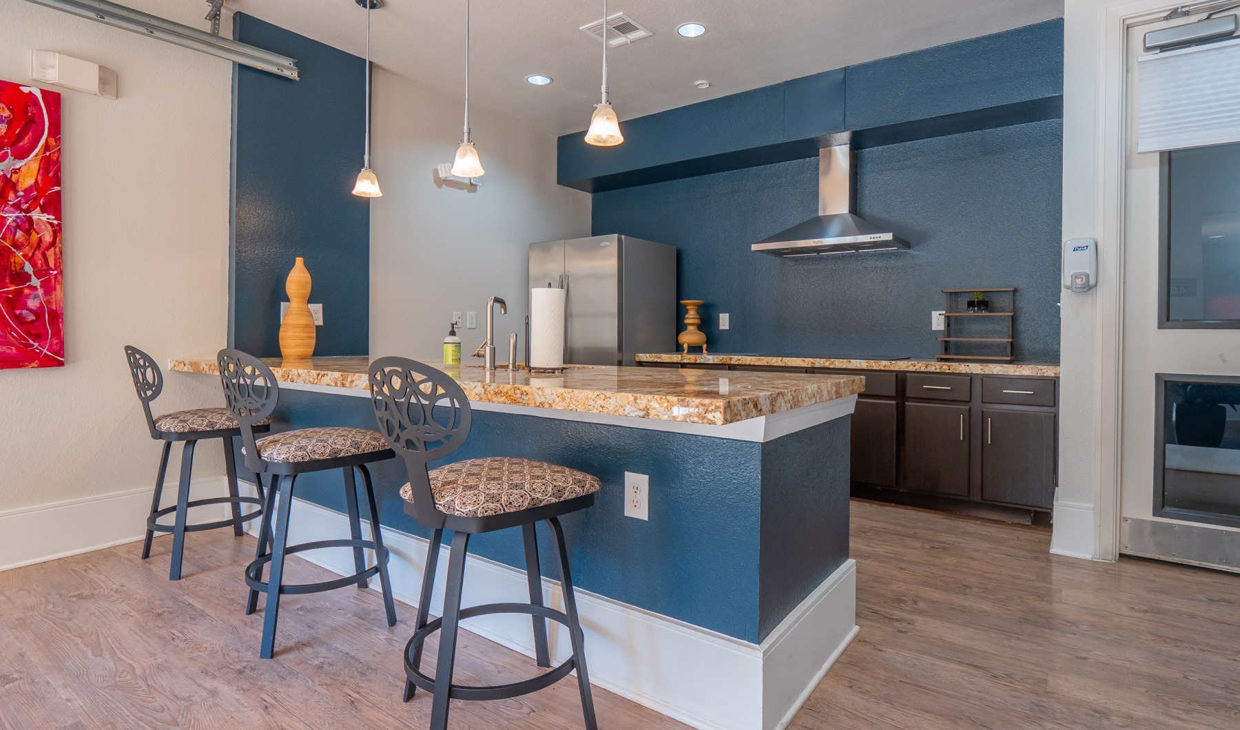 Luxury Living With Tons of Amenities Luxury Living With Tons of Amenities